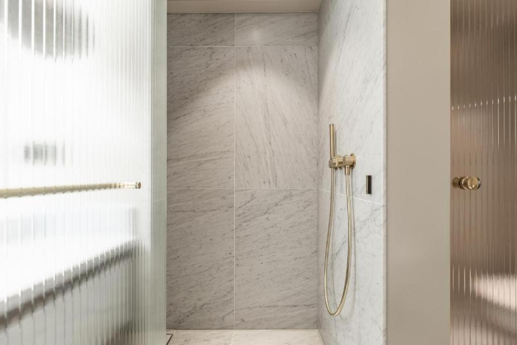 Hotel 717 Amsterdam Exterior foto A shower