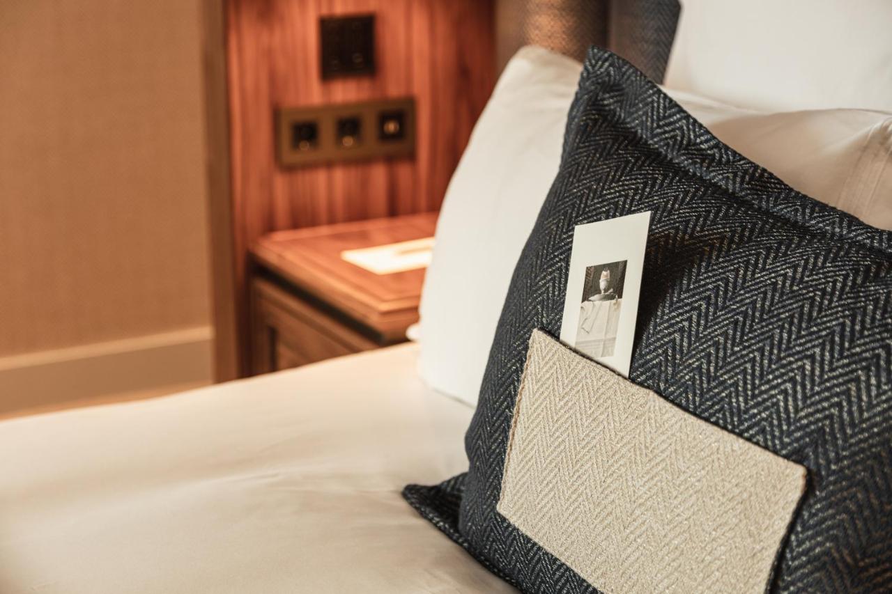 Hotel 717 Amsterdam Exterior foto A pillow menu