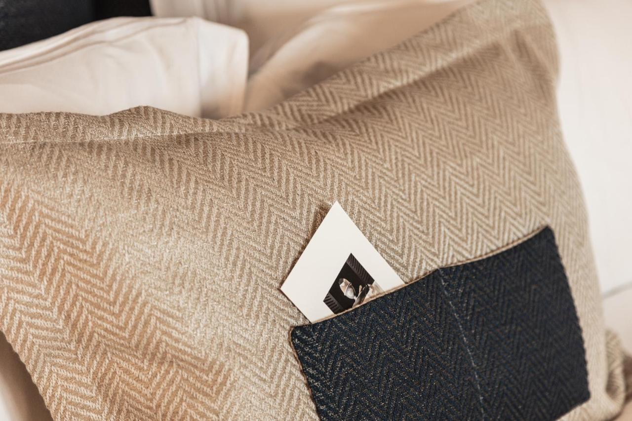 Hotel 717 Amsterdam Exterior foto A business card in a pocket