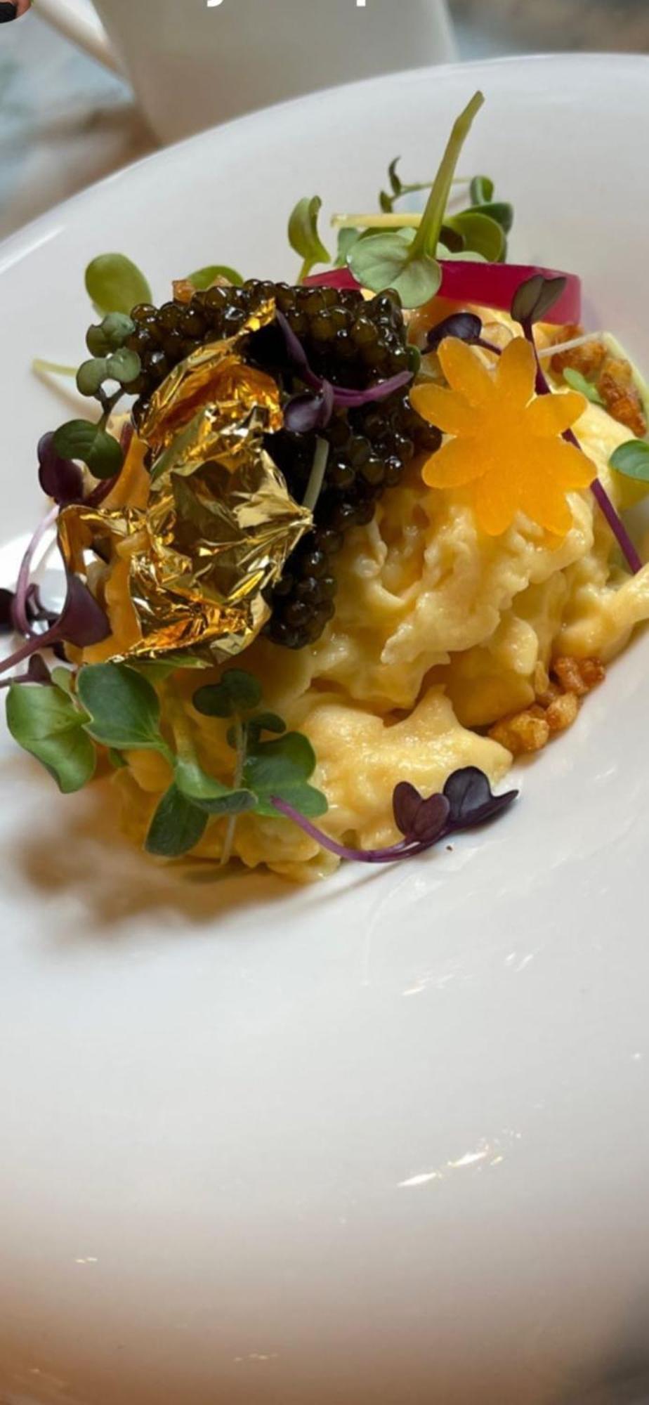Hotel 717 Amsterdam Exterior foto A close-up of a dish of risotto with gold leaf