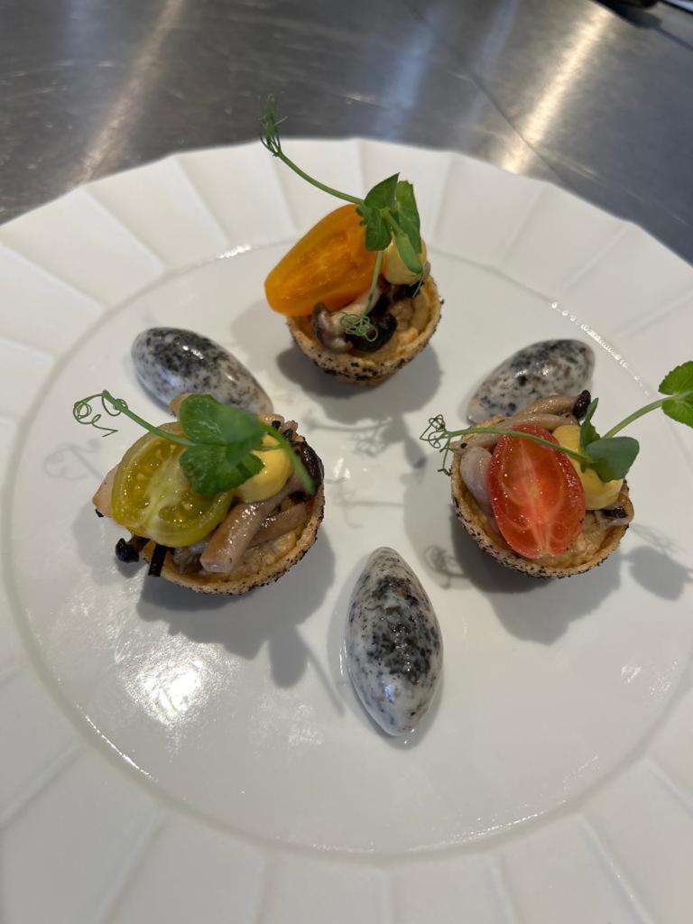 Hotel 717 Amsterdam Exterior foto Quail egg canapés